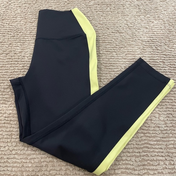 Splits 59 Rose High Waist Capri - Picture 7 of 14